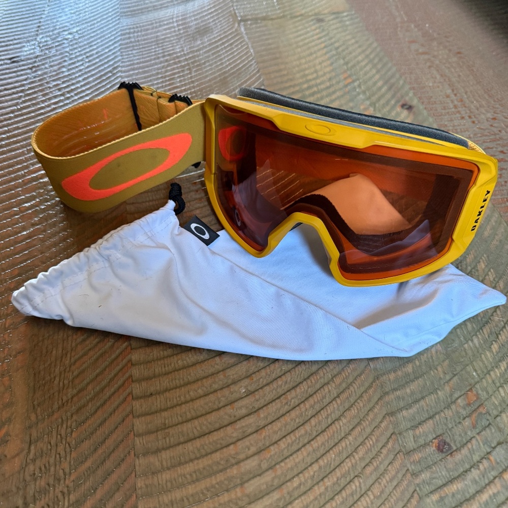 Oakley Line Miner ski goggles in a Icon Mustard color with Prizm Persimmon lens - Picture 4 of 12